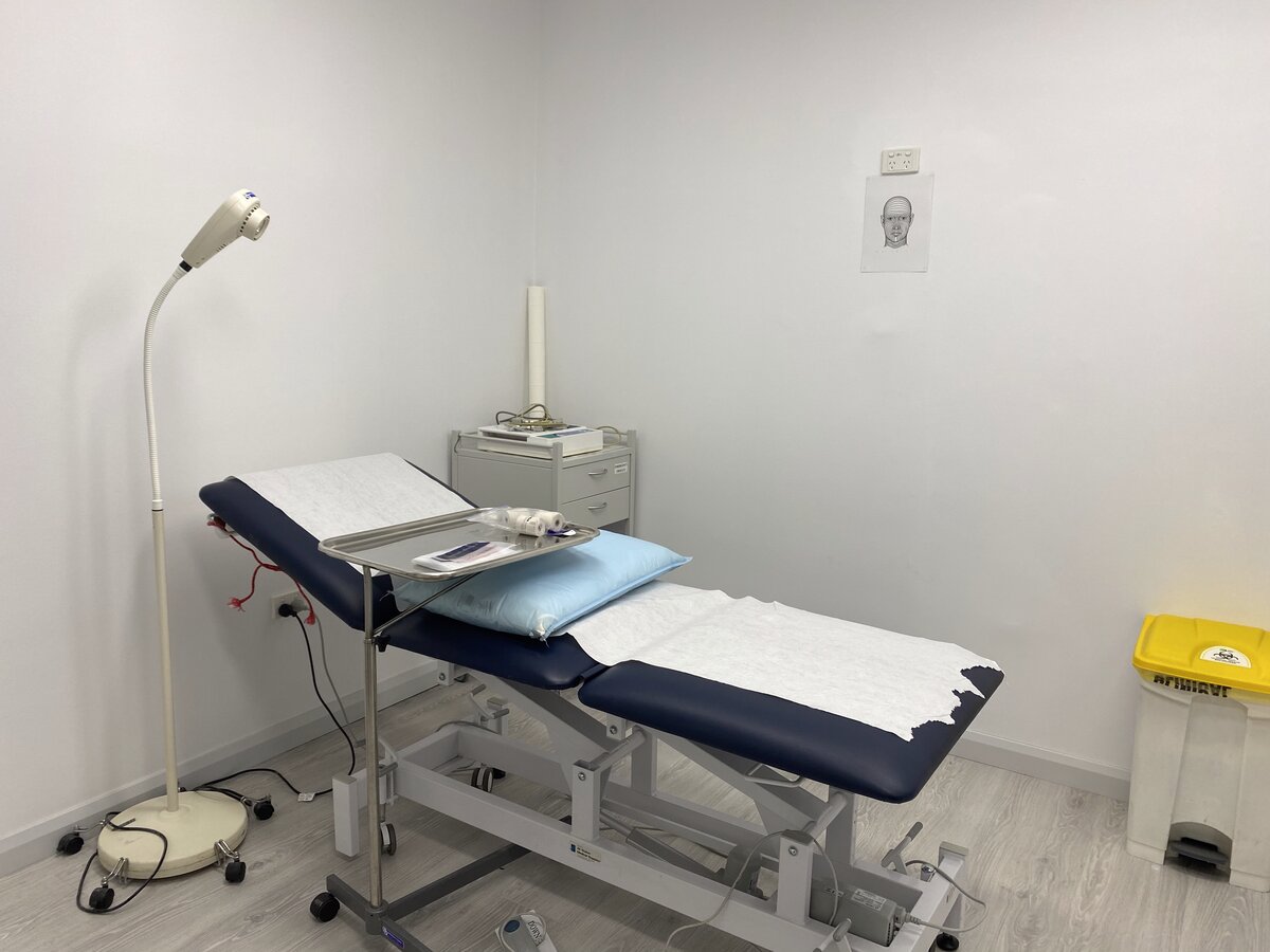 Procedure room with examination bed